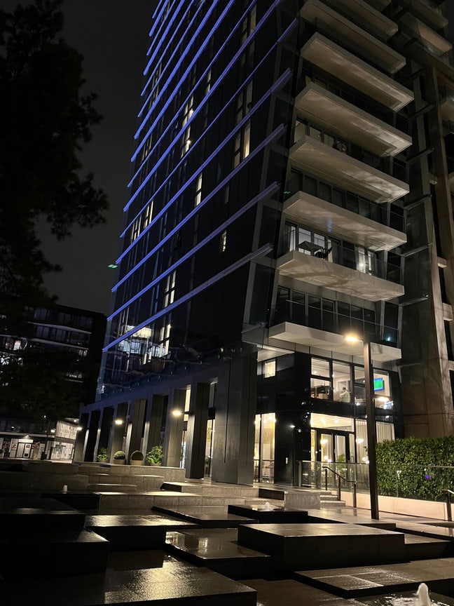 Luxury Modern Bedroom in London Dock Development  Main Photo