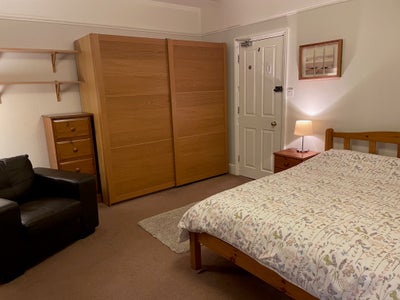 Large Room 2 Min Walk to Northampton General Hospi Main Photo