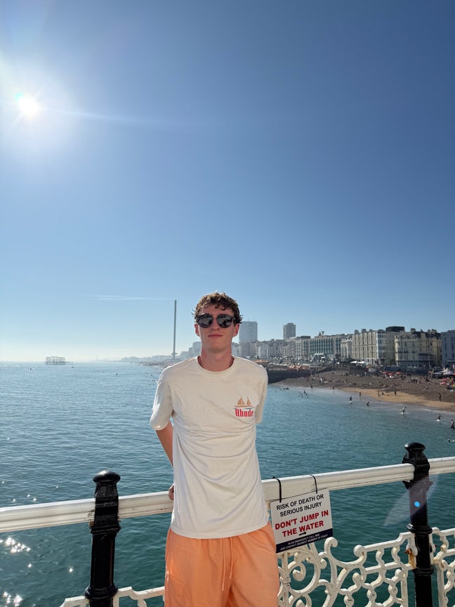 Professional Male seeks a single or double room Main Photo