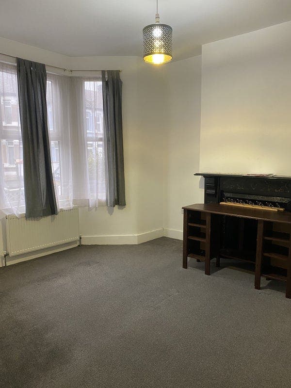 All Bills Are Included - Ground Floor -2 Rooms  Main Photo