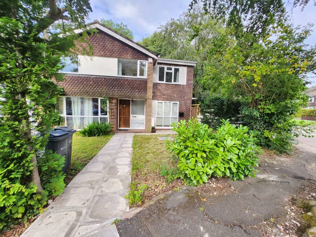 Kingsize Double Room in Sought-after Moseley Main Photo