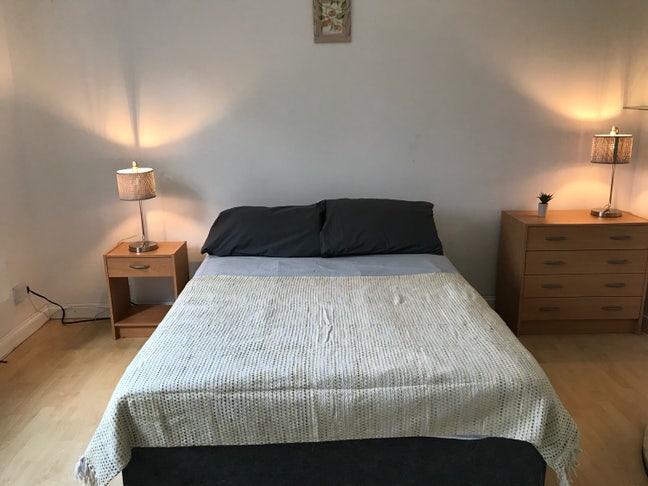 Furnished Double Room in friendly house share  Main Photo
