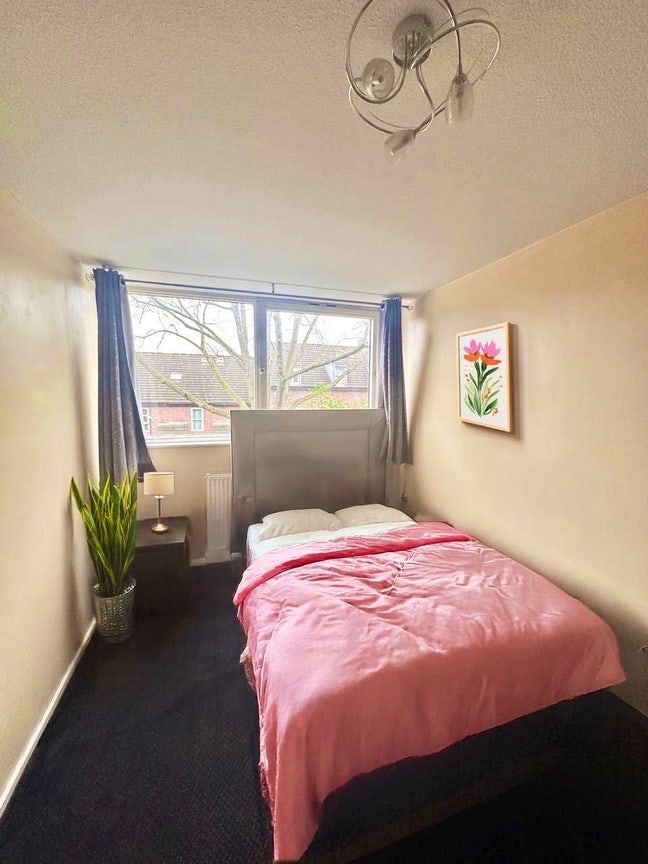 Female flatshare -rent reduced from &pound;1250 to &pound;1200 Main Photo