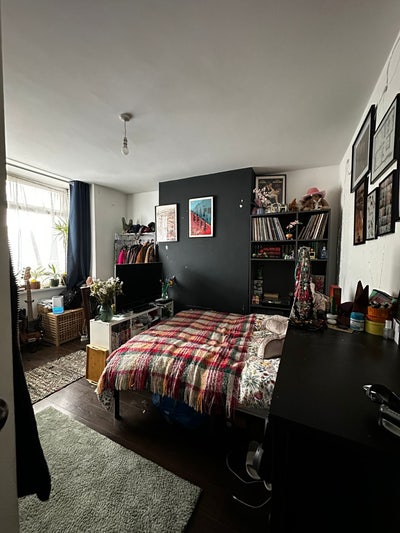 Large Unfurnished Room (bills inc.) Main Photo