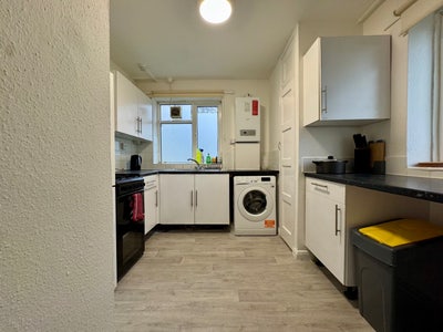 New Refurbished Room in Kingston  Main Photo