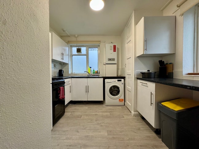 New Refurbished Room in Kingston  Main Photo