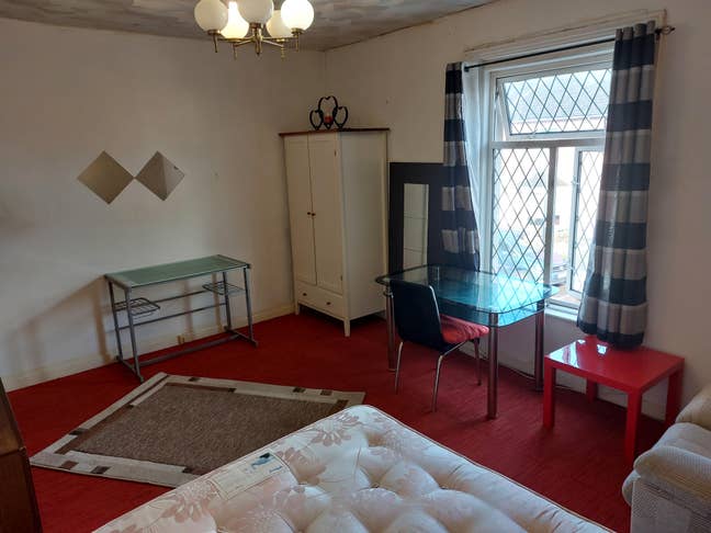 Extra large double room, walking to town centre Main Photo