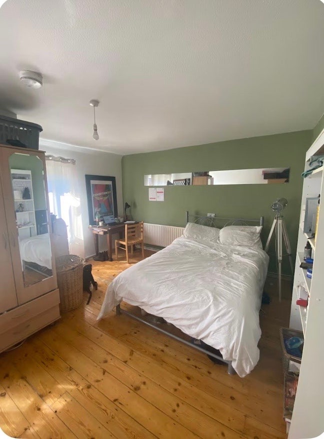 Large room in White City opposite Tube station  Main Photo