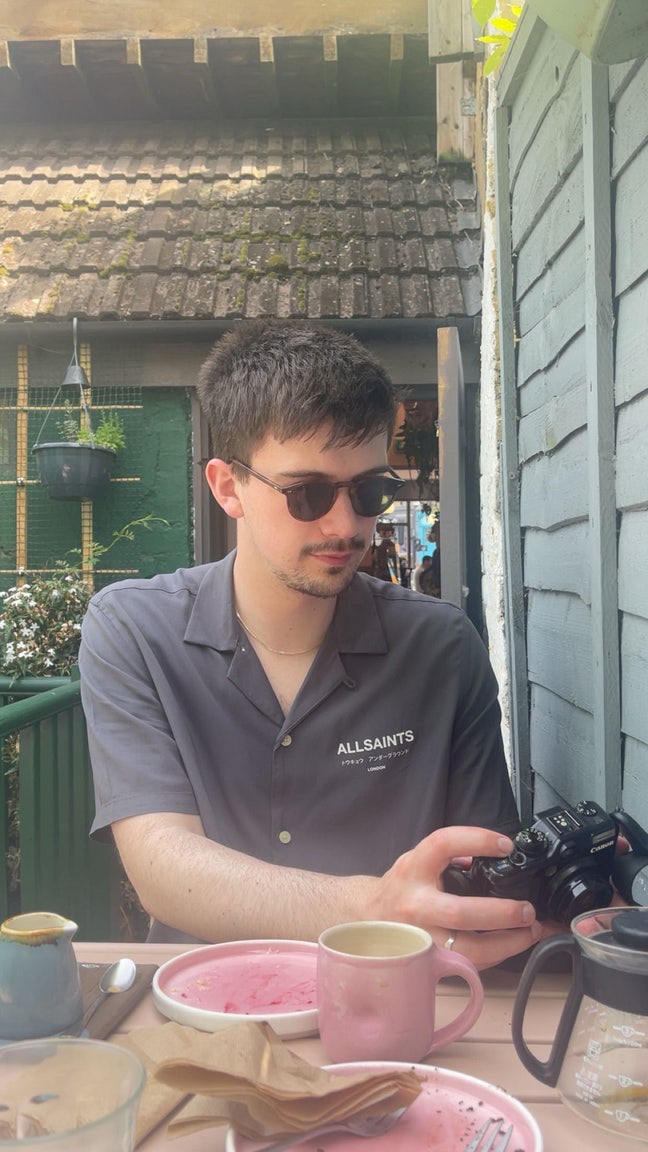 Professional Male seeks a double room Main Photo