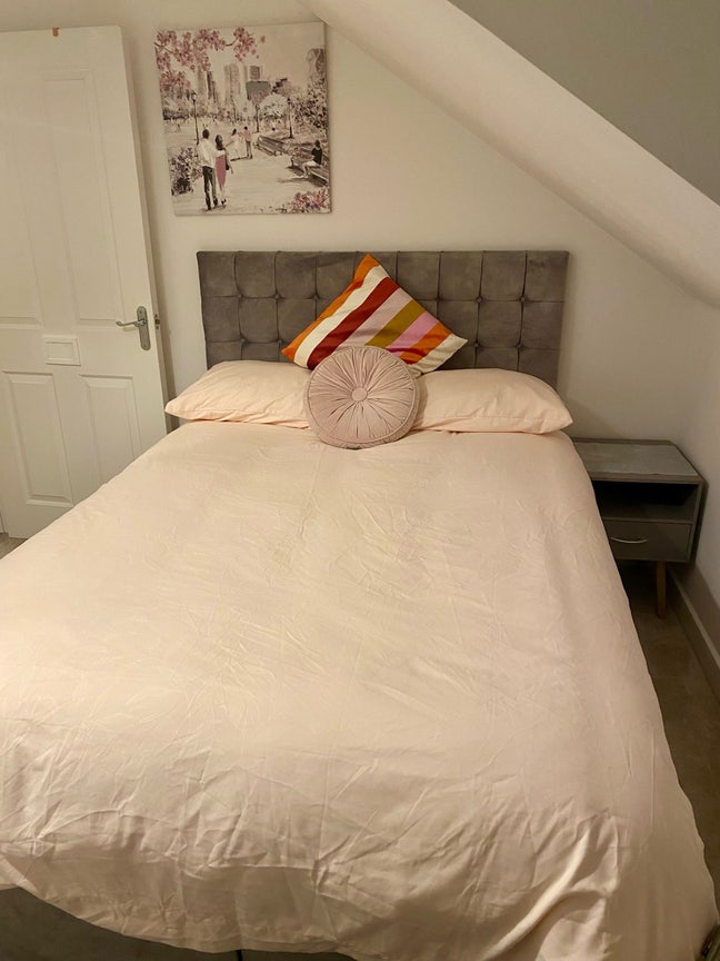 Double room with private bathroom to rent  Main Photo