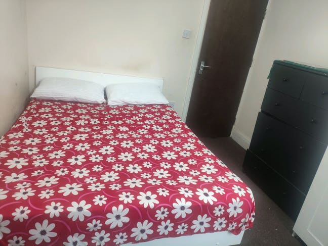 Temporary Single Room in Luton (LU1 3HB) – 1 Month Main Photo
