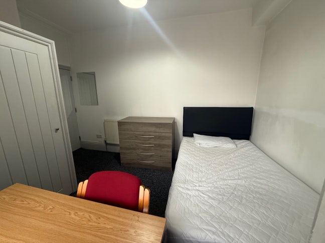 Fully furnished double bed room Main Photo