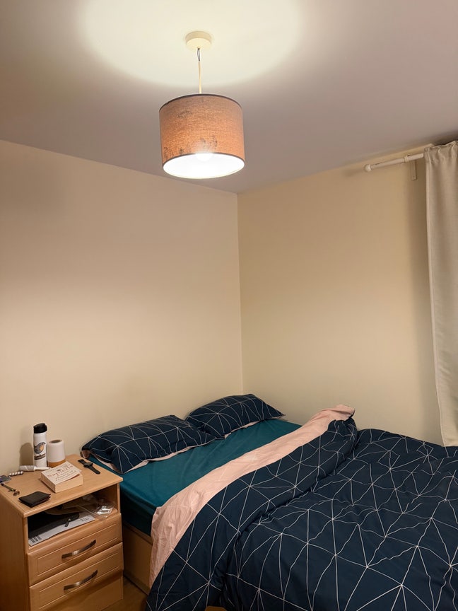 Large Double Room in a 2 bed Modern  Flat Main Photo