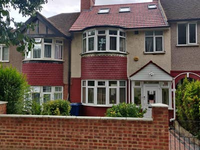 A big double bedroom available for rent. Main Photo