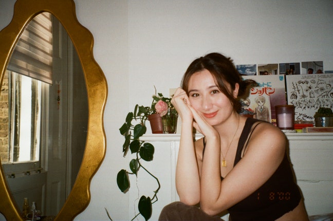 1 woman working professional looking for room Main Photo