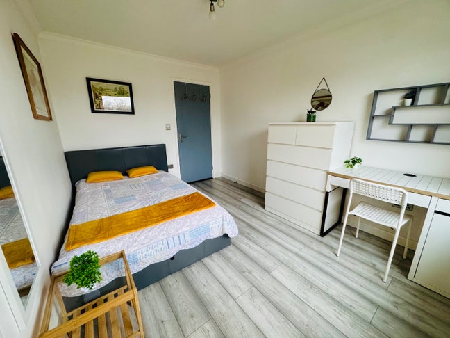 Large Room for 1 person to rent in Isleworth Main Photo