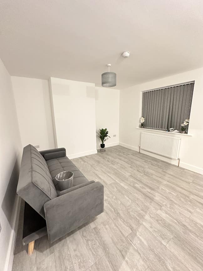 4 Bedroom House For Sale in Slough - Newly Refurbi Main Photo