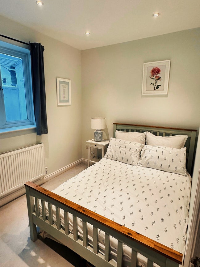 Double bed in Tooting Bec with separate bathroom  Main Photo