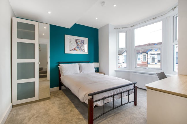 Superb double with ensuite Main Photo