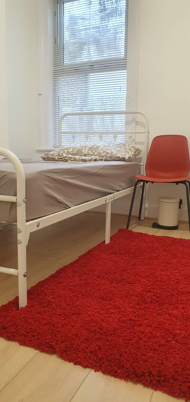 Single room with new furniture Main Photo