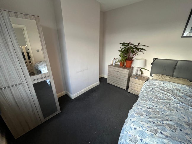 Double room available in this smart home in LS27 Main Photo