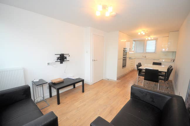 3 Bedroom Flat Near Ucl in September 2026 Main Photo