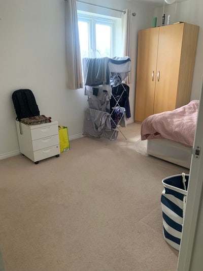 Large Double room in a friendly house share Main Photo