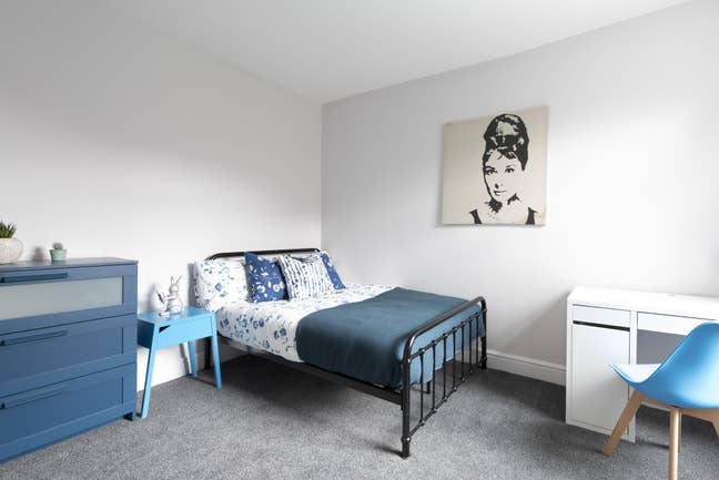 Southville Double Room - En-Suite - Inc Bills Main Photo