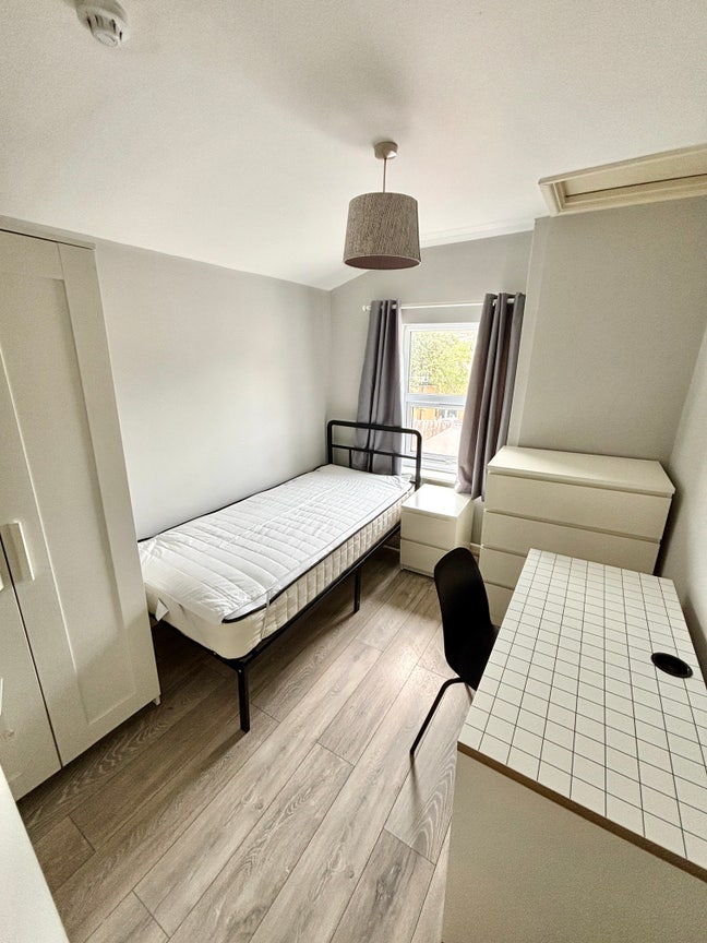Whitehall BS5 Rooms INC Bills! Main Photo