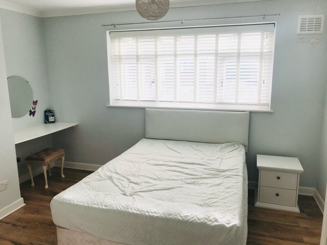 Large spacious Double room - Three bridge/ town  Main Photo