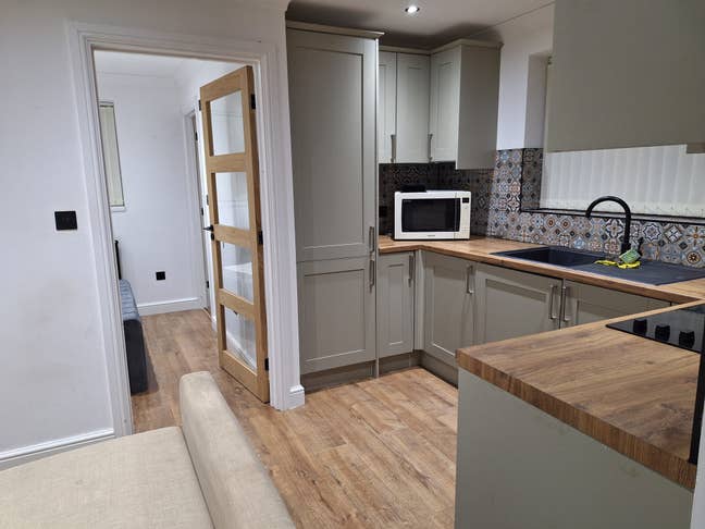 One bedroom self contained property avaliable  Main Photo