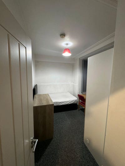 Room in a calm, peaceful and spacious home Main Photo