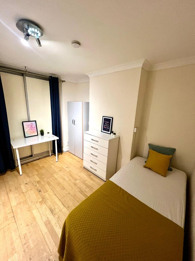 Super Cheap Double Room as Single Use  Main Photo