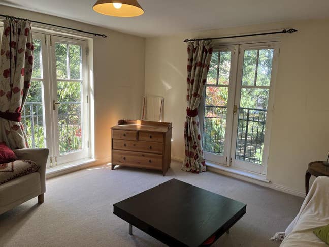 Room Available in Spacious Flatshare – Early March Main Photo