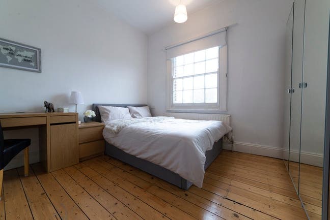 5min to Northfields Station and High Street Main Photo