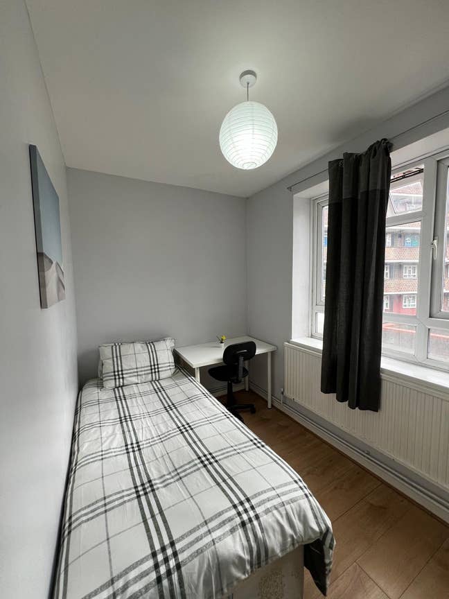 Bright  Room 2 Mins from Manor House (Zone 2 Main Photo