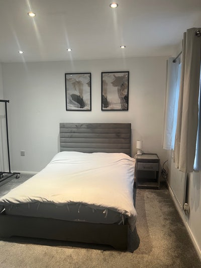 Large double room- prime location near city centre Main Photo