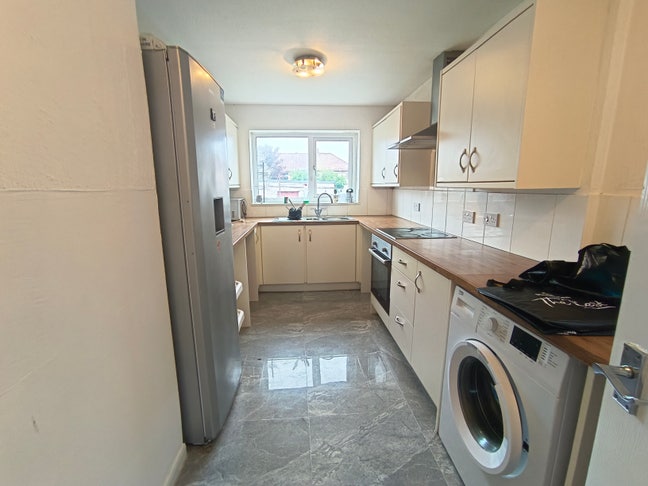 Modern 4-Bedroom semi detached house in BS34 Main Photo