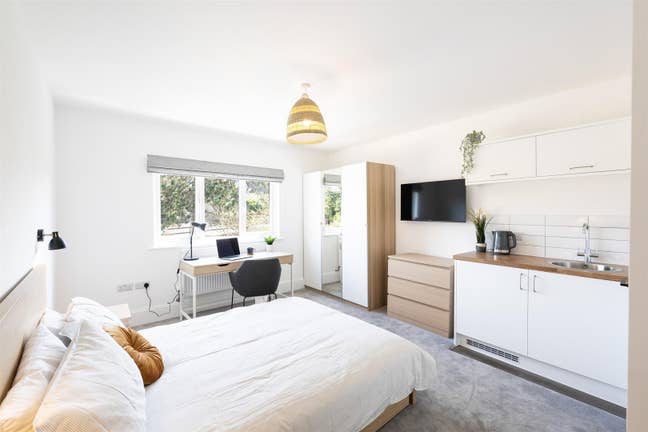 Double Ensuite Room | All Bills Included | Downend Main Photo