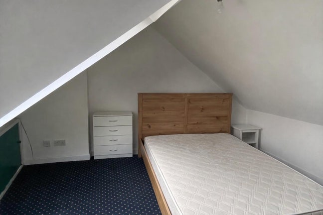 Top floor double room available  Main Photo