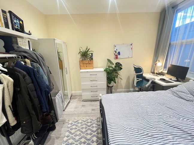 Modern terraced house on a safe, quiet road. Main Photo