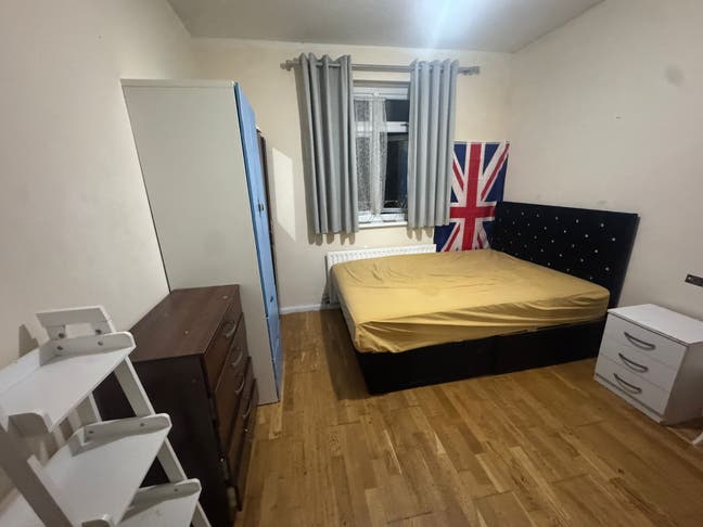 🏡 Spacious Double Room to Rent – RM8 | Main Photo