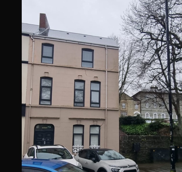 Newly refurbished townhouse Main Photo