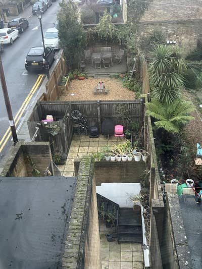 Entire Flat in Mile End Main Photo