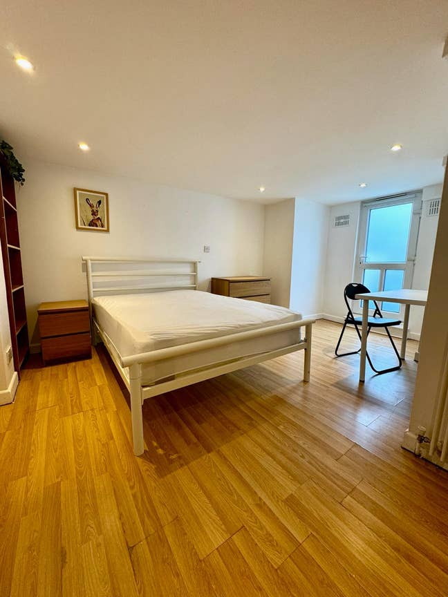 Large Double Room in Gillingham  Main Photo