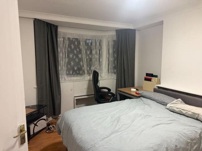 🏡 Spacious Double Room to Rent – CR4 |  Main Photo
