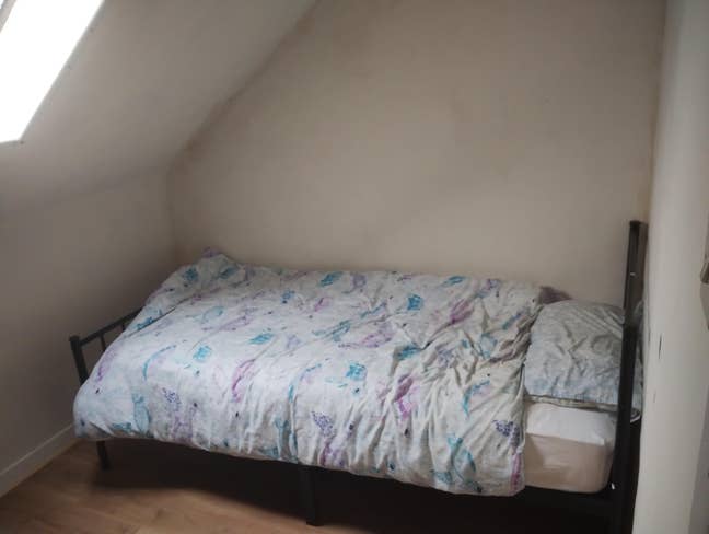 Single spare room available  Main Photo