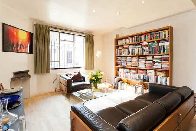 Quiet double room in 1920s mansion block Main Photo