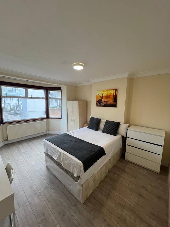 🏡 Spacious Single Room Available Now in Hendon Main Photo