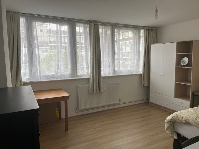 Bright and Spacious room in newly renovated   Main Photo